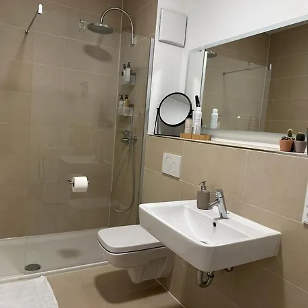 Apartment 6 Personen Mit Parkplatz Zentral Naehe Messe Und Ffm