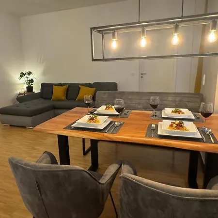Apartment 6 Personen Mit Parkplatz Zentral Naehe Messe Und Ffm *