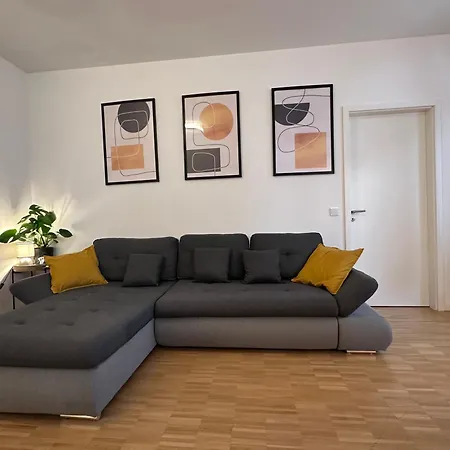 Apartment 6 Personen Mit Parkplatz Zentral Naehe Messe Und Ffm
